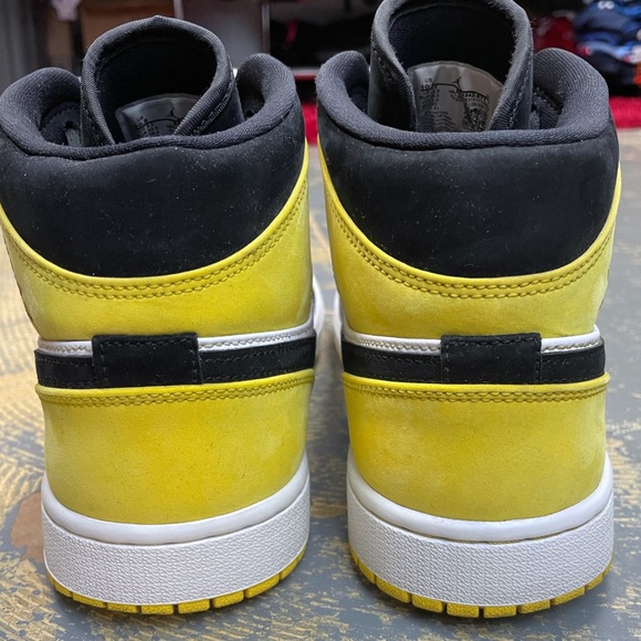 Nike Jordan 1 Mid SE Lakers 852542-071 Yellow Toe 10.5 - Picture 3 of 10